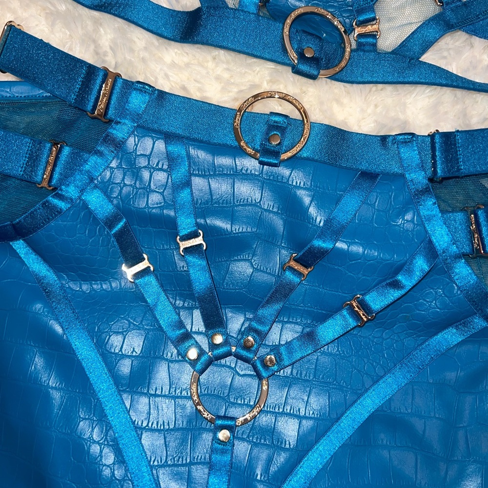 Blue Strappy Lingerie Set - Picture 2 of 6